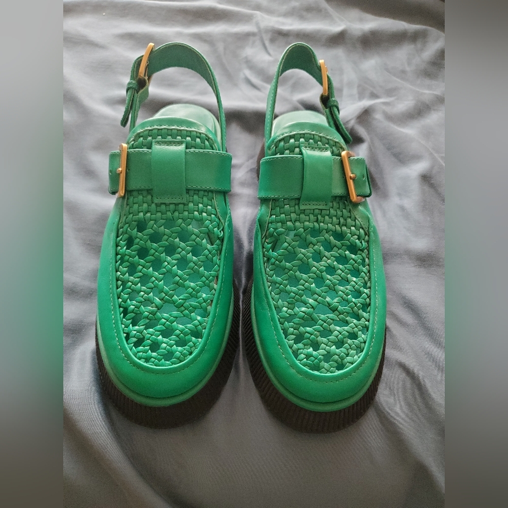 Charlotte Stone Women's Size 7 Shoes in Green with Gold Buckle